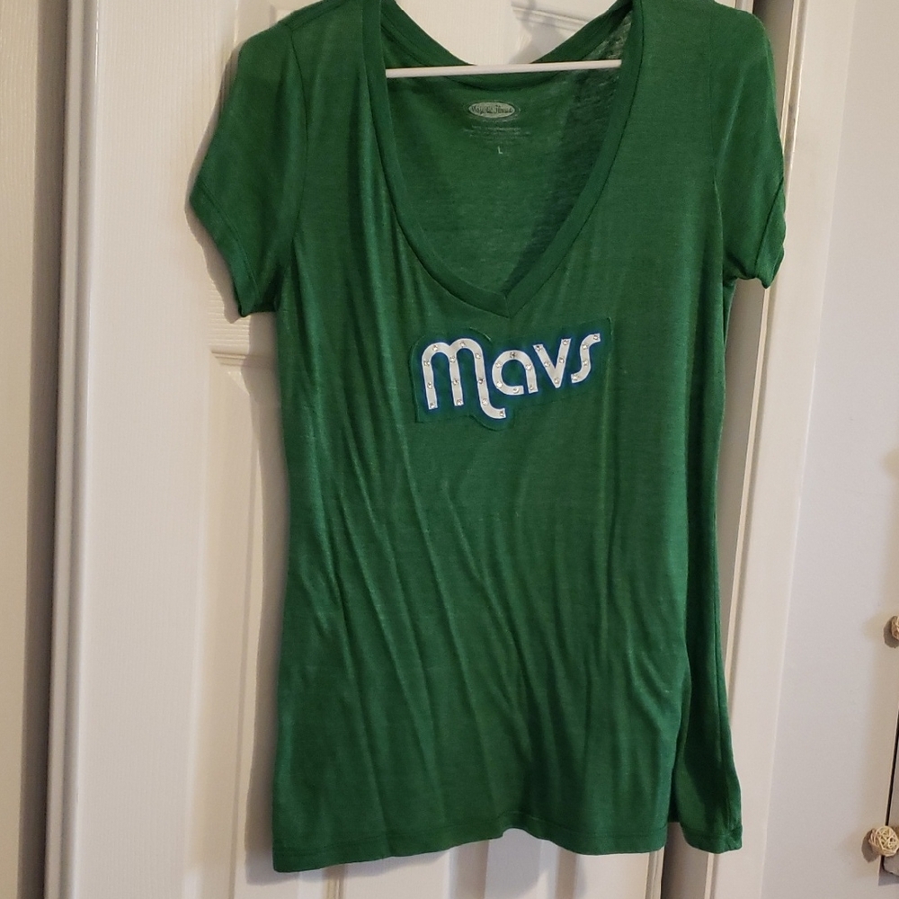 Majestic Threads Green V-Neck Dallas Maverick's Women's Top